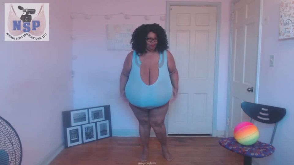 Norma Stitz Gigantomastia Breasts Beach Ball Practice - [Big Tits porn]