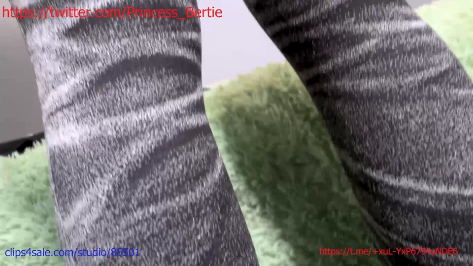 "R44-Tw01 Imagina la vida: Tu novia está tratando de vestirse, estás de rodillas, te escupe, te humilia, ¡este es el cielo!" (4K) (2025)