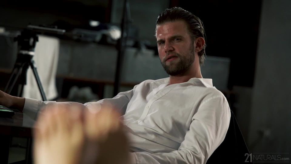 video gratis 26 Foot Artist  pie  pies porno látex pie fetiche