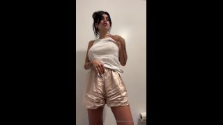 Seductive Solo Session: Sensual Mia Khalifa's Unveiled Pleas