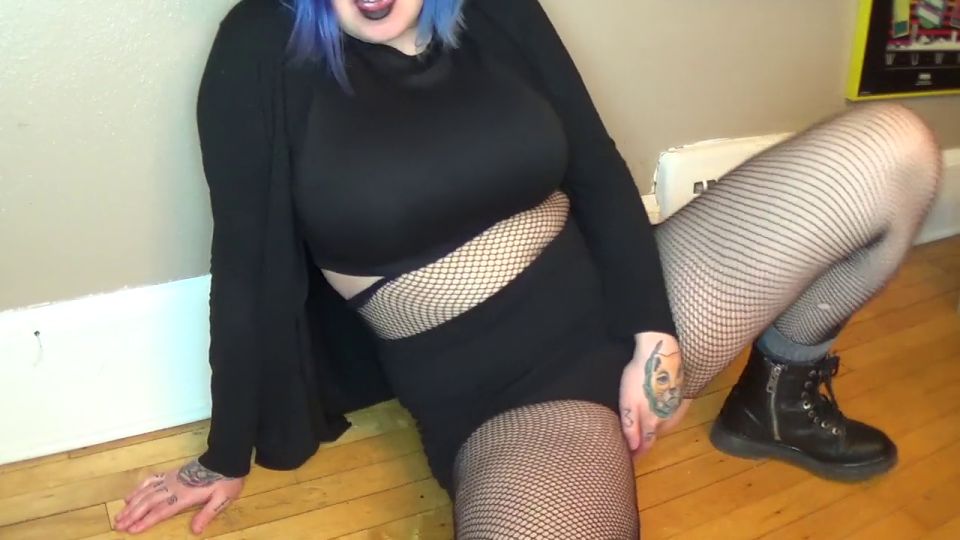 Goth Girl Fucks Tight Little Pussy With Glass Toy 720p