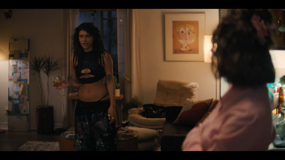 Pasiones de la noche caliente: Escenas explícitas reveladas