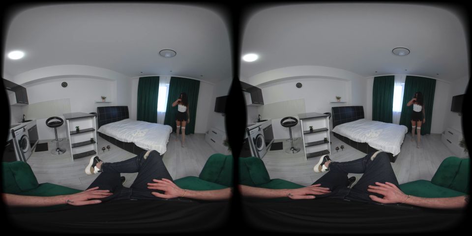 Behind The Maid - Smartphone VR