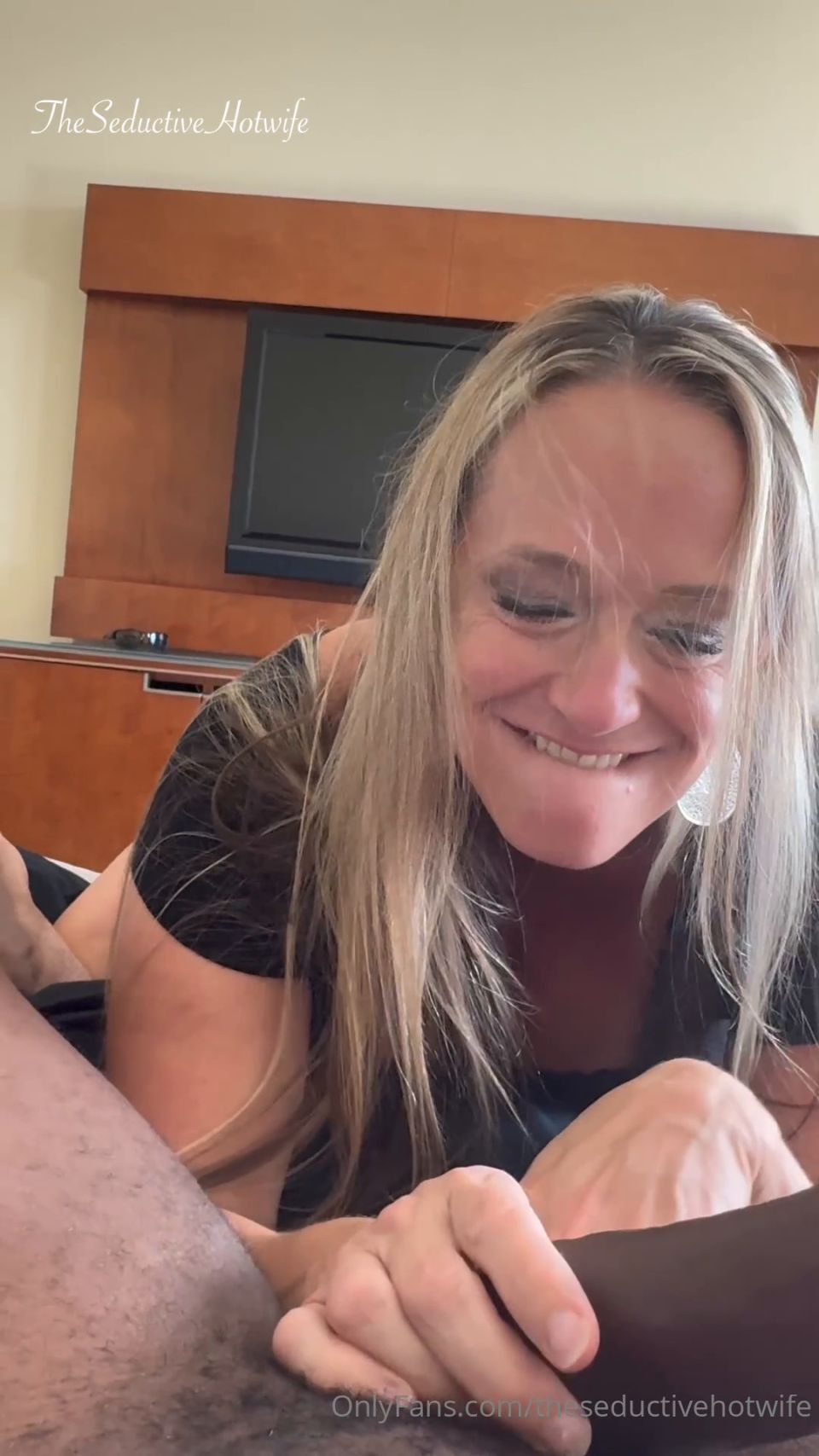 The Seductive Hotwife – Swallowing BBC endlessly before squirting and cumming on it.