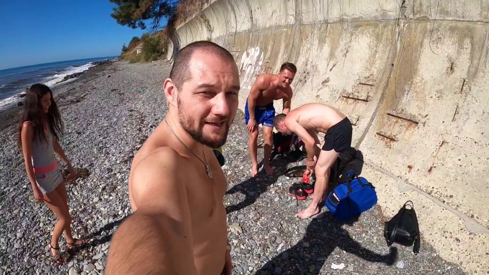 4 Guys Fucked A Young Bitch On The Beach