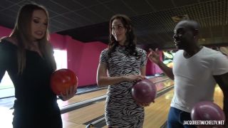 Liza - Au bowling FullHD