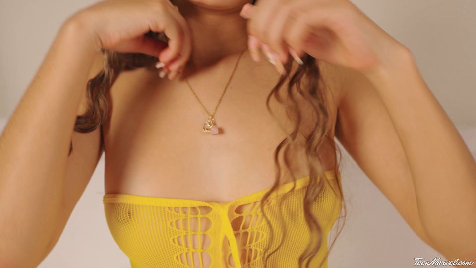 Solo azafatas de malla amarilla Esmeralda (Pornstar)