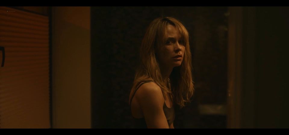 Anna Chipovskaya y Tereza Diuro en Zhar RU-2025 S1 1080p