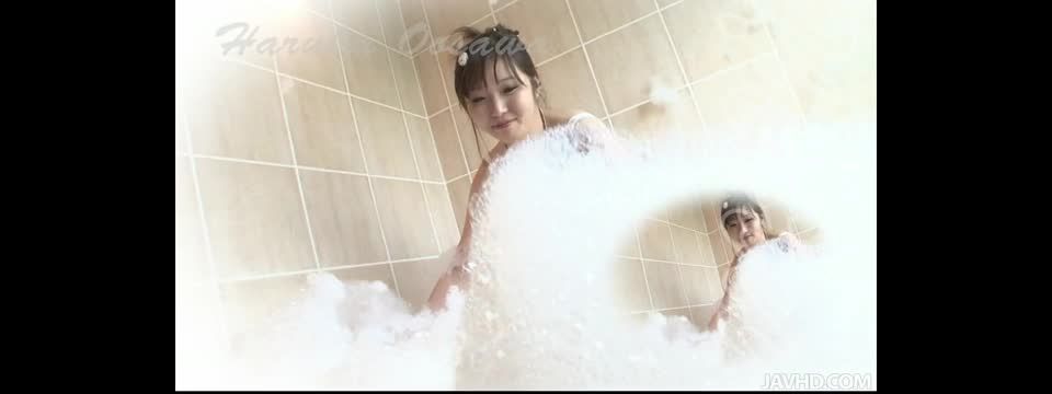 Busty Bathing Beauty Haruka Oosawa Masturbates