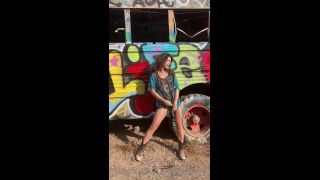KristyJessica () Kristyjessica - this psychedelic location is stimulating my senses what about you 22-10-2020