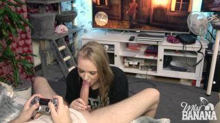 Miss Banana Girl Suck Cock When Boyfriend Play In PS5s - Russian