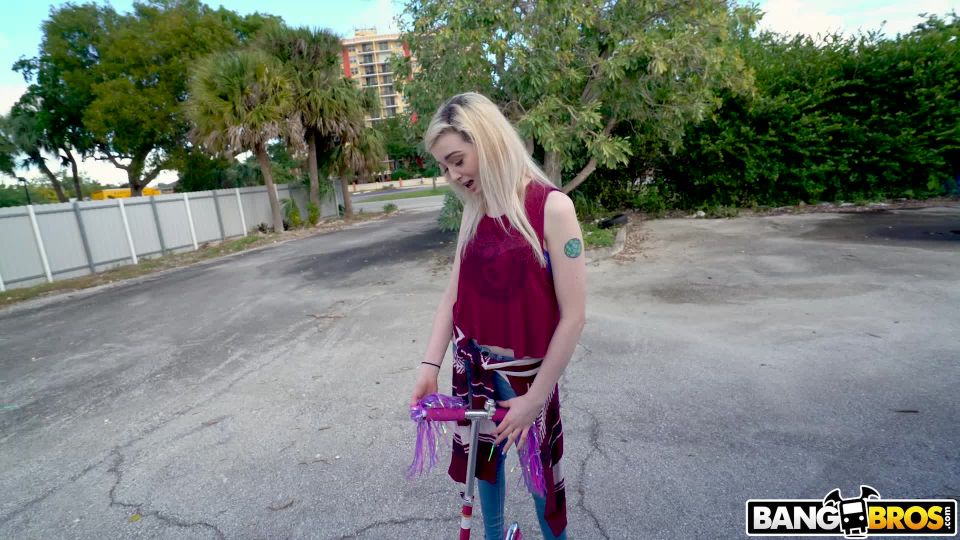 [GetFreeDays.com] Lexi Lore Horny Año Viejo Hops En El Bus coreano porno hardcore