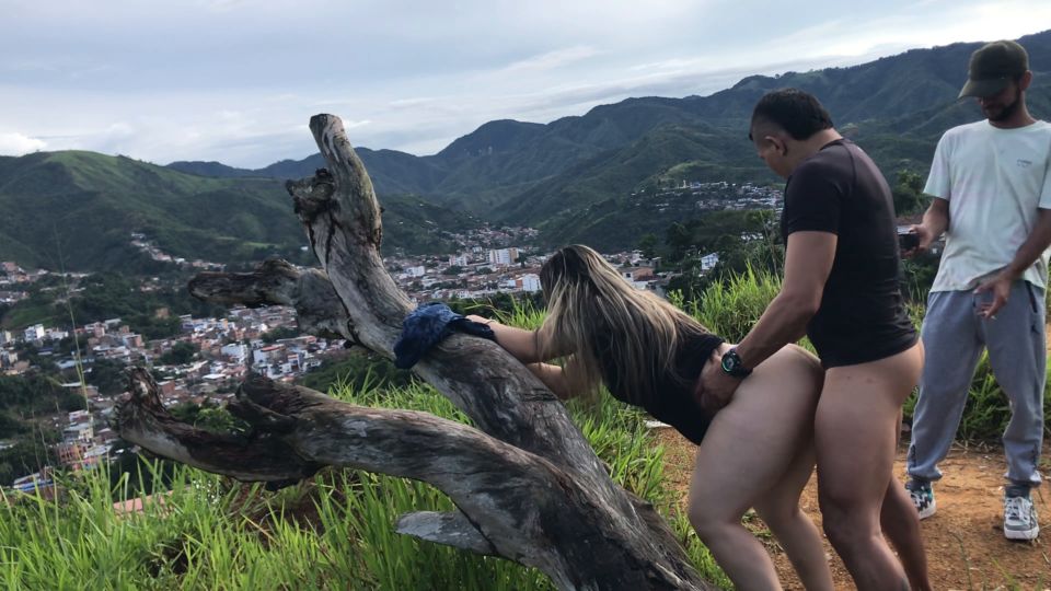 Colombian Mature, Arrives At The Hill So My Friend Can Fill Her With Mi.