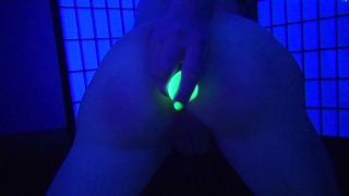 adulto xxx video 22 caramelo Cameltoe – Blacklight Strip Tease y Dildo Fuck en juguetes macro fetiche