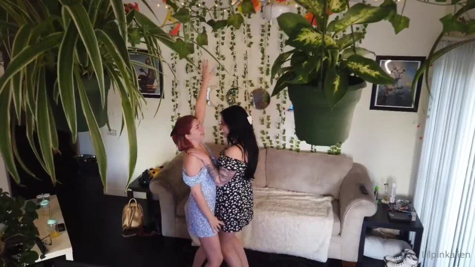 Onlyfans - Lilpinkalien - Miss our live show  Dont miss out on this gorgeous soft lesbian scene with svnflowerquee - 04-10-2020