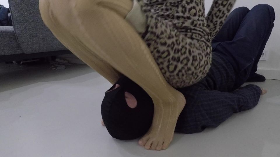  Humiliation Femdom porn  Ava Krass - Facesitting I wiggle my ass on his face