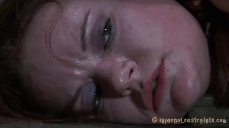 Ensayos de Granero Captivo Dixon Mason, Hazel Hypnotic.