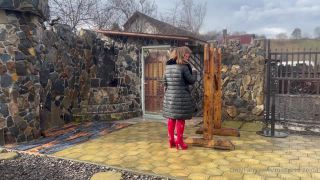 Mistress Zeida mistress_zeida-21-01-2023-2750282678-Warm clothed Mistress and naked slave in January This is a gift clip for those who are my Femdom!