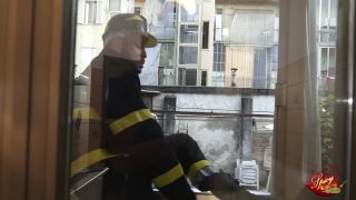 Slutty hewife fuks the fireman(porn)