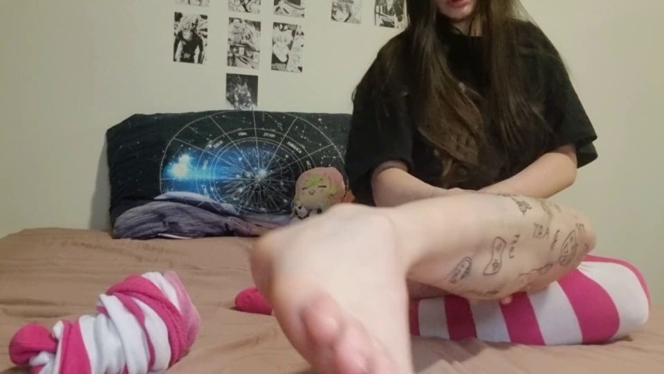 [GetFreeDays.com] I Know You Love My Feet lesbian feet