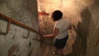 Femme au foyer de Correze defoncee dans 1 cave par 10 lascars - Indecentes-Voisines (SD 2021)
