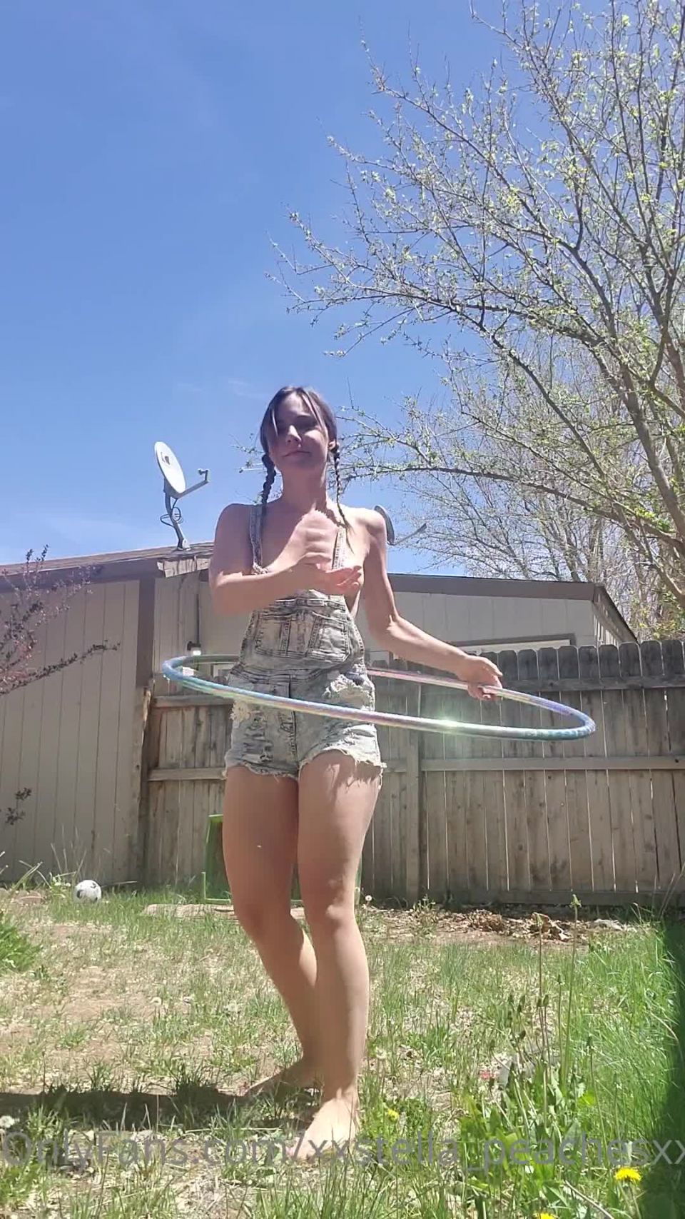 Stella Peaches - xxstella peachesxx XxstellapeachesxxA little backyard hooping fun I havent hooped in forever and I messed up like times - 05-05-2020 - Onlyfans