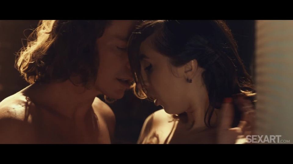 Eva Brown - Sexo apasionado en una casa abandonada HD