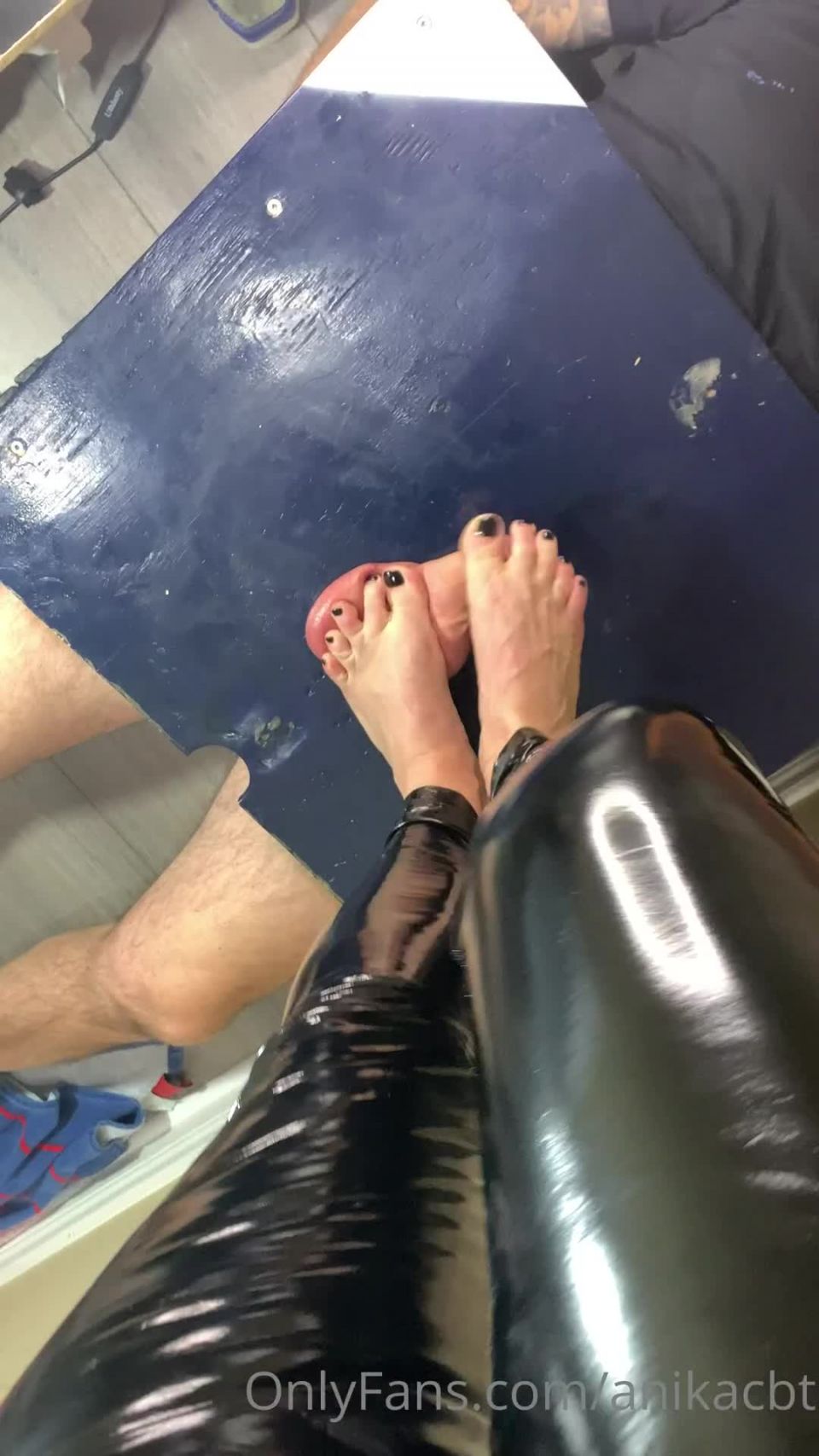 Goddess Anika - anikacbt () Anikacbt - stepped on this bitch this morning i love my feet in these pretty gold pum 18-11-2021