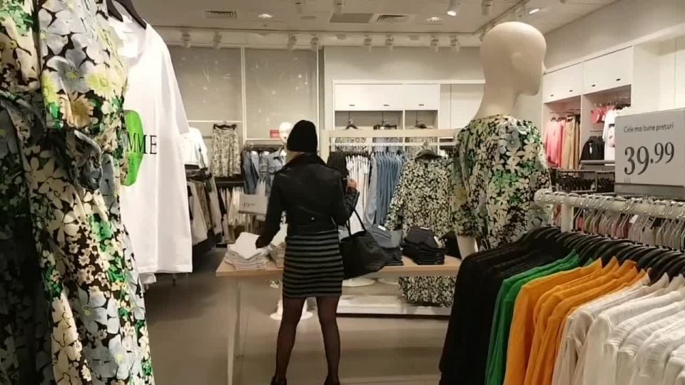 [Amateur] Public masturbation in changing room-Super hot girl