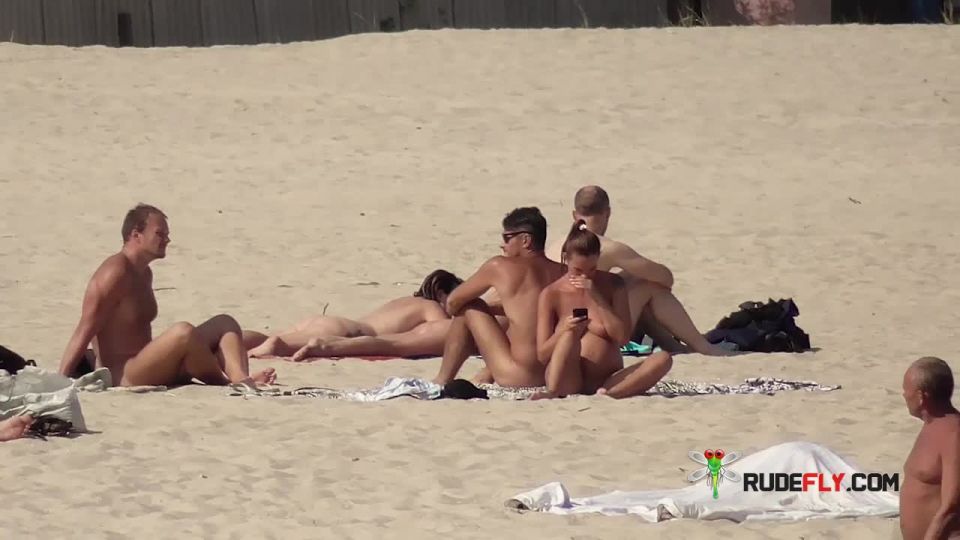 Nude Plage - Cute Couple caught on Spycam Camera