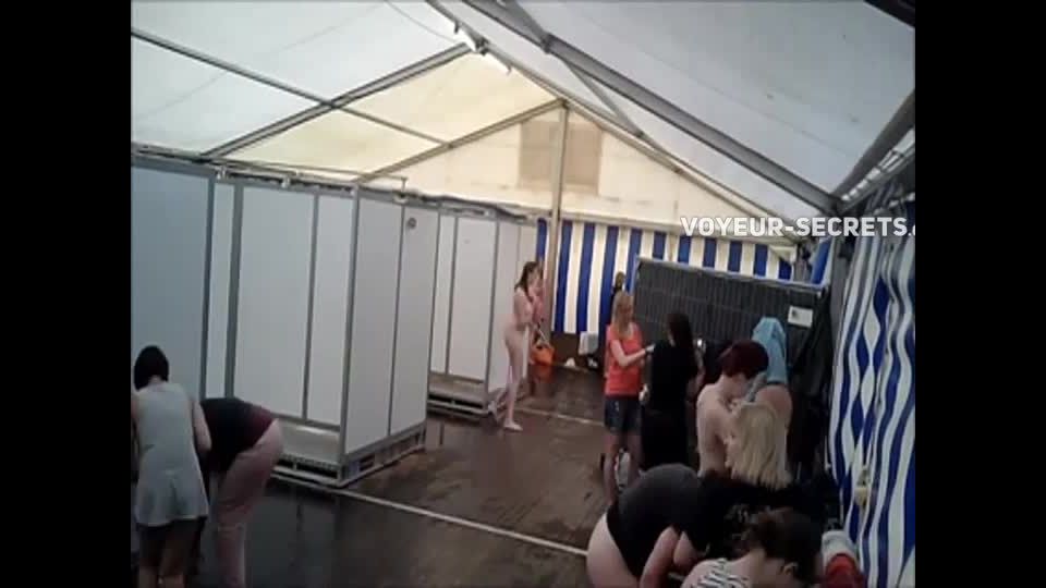 Lots of naked girls in a big public shower  720 Public!