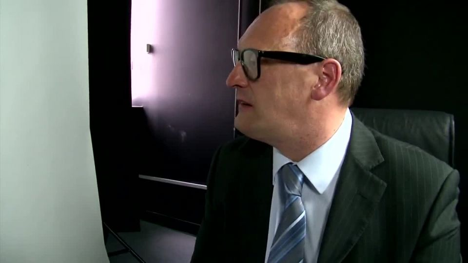 Redhead milf at interview seduces her employers eager cock - 633957