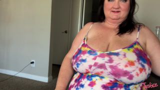 JusticeNSammie - Mega Tit roommate gives yummy tit job - Blow Jobs