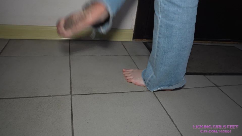 Rada - Now Ill see if you can clean my dirty feet - LickingGirlsFeet (UltraHD 2024) New Porn