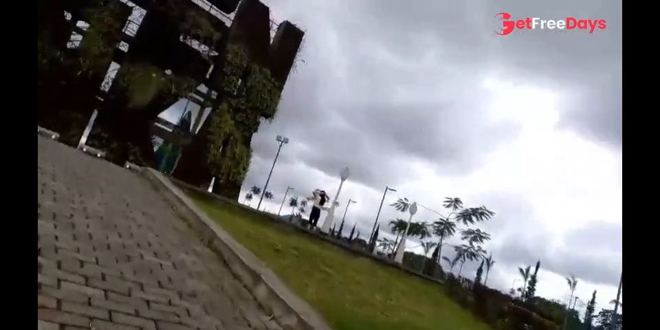 ESTA LINDA FLAQUITA ESTABA SOLA EN EL PARQUE ME LA LLEVO A MI CASA PARA PASARLA BIEN