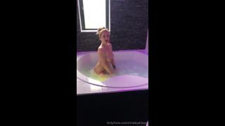 GeorgieLyallXXX Misslyallxxx - playing with my rubber ducks 24-10-2019