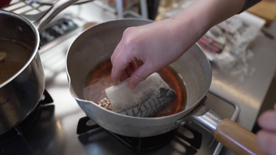 001BTG-004 きょう何食べる？ 鯖の味噌煮 角名つむぎ