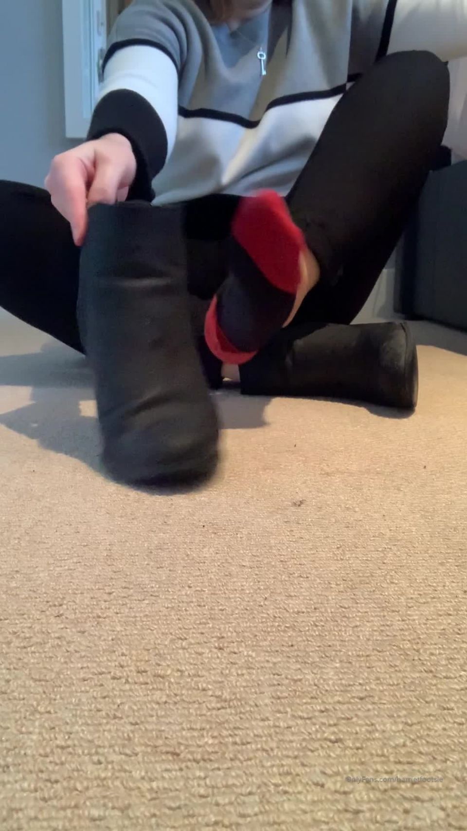 Onlyfans - Harriet King - harrietfootsie - harrietfootsieWow Storm Dennis in the UK is not fun to walk in Ive been out in my boots and my socks - 16-02-2020