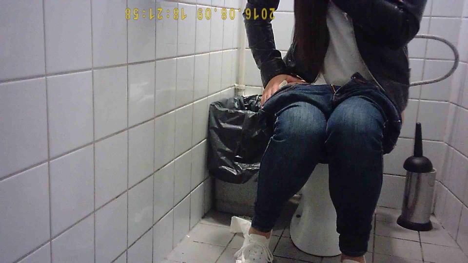  Voyeur Student restroom 140, voyeur on voyeur