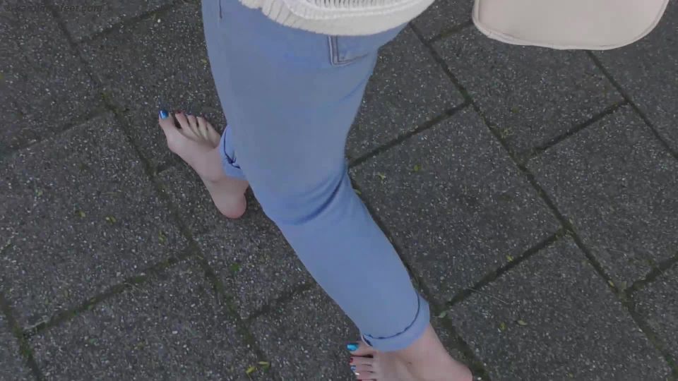 Soles – Karolinka – barefoot in the city - toes fetish - public sarah shevon femdom