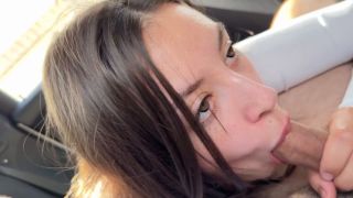 Video Girl Next Door Paid With Blowjob To Neighbor In Car For Drive...