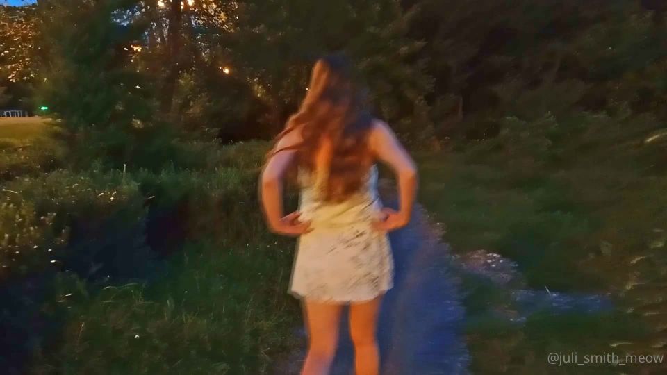 Julia Smith - juli smith meow JulismithmeowAn evening walk without panties - 25-06-2021 - Onlyfans