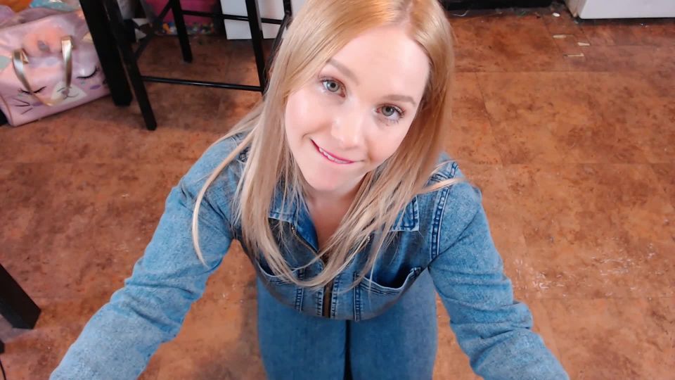 Felizmente dulce tonta hermana es una perra de la chupete (porno fetiche)