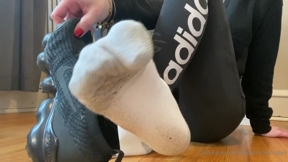 online porno clip 29 sizetensolemates 161220201457257054 consigue tu nariz todo arriba en mis calcetines de hanes apestosos, pie fetichismo peludo en pies porno