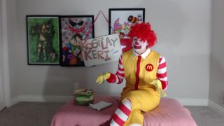 M@nyV1ds - Kosplay_Keri - Ronald McDonald and Joker cocking around