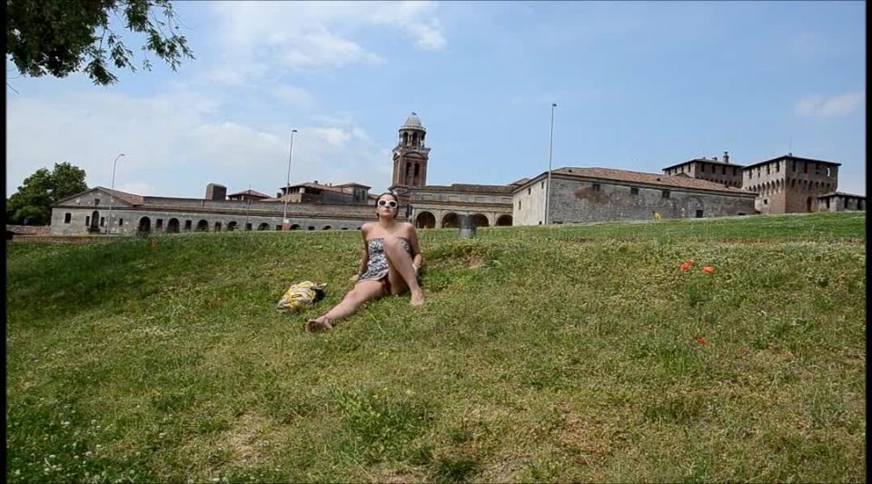 Barefoot Nudity Chat Noir 2012-06-09 Flashing by the castle 1