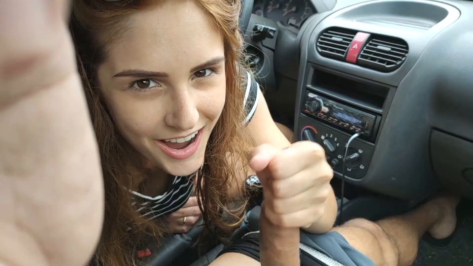 Fetiche fetichista porno Juliagoddess chupar un extraño polla en el coche en el bosque [FullHD 1080p] 2025