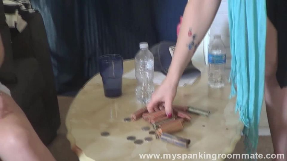 video para adultos gratis 17 aparatos fetiche porno femdom porno  myspankingroommate – MP4/HD – Snow se mueve con Maddy fetiche