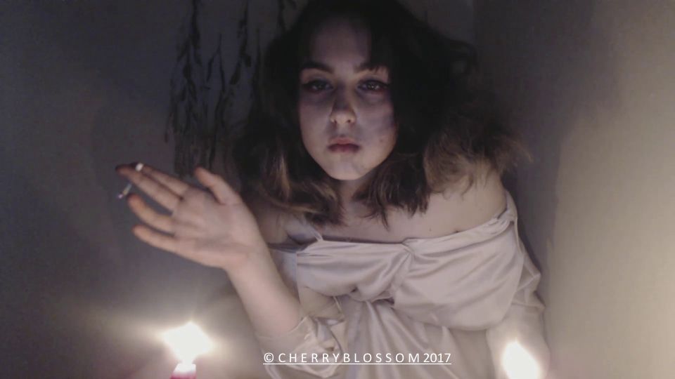 Ahora me perteneces fumando a Joi Spell.