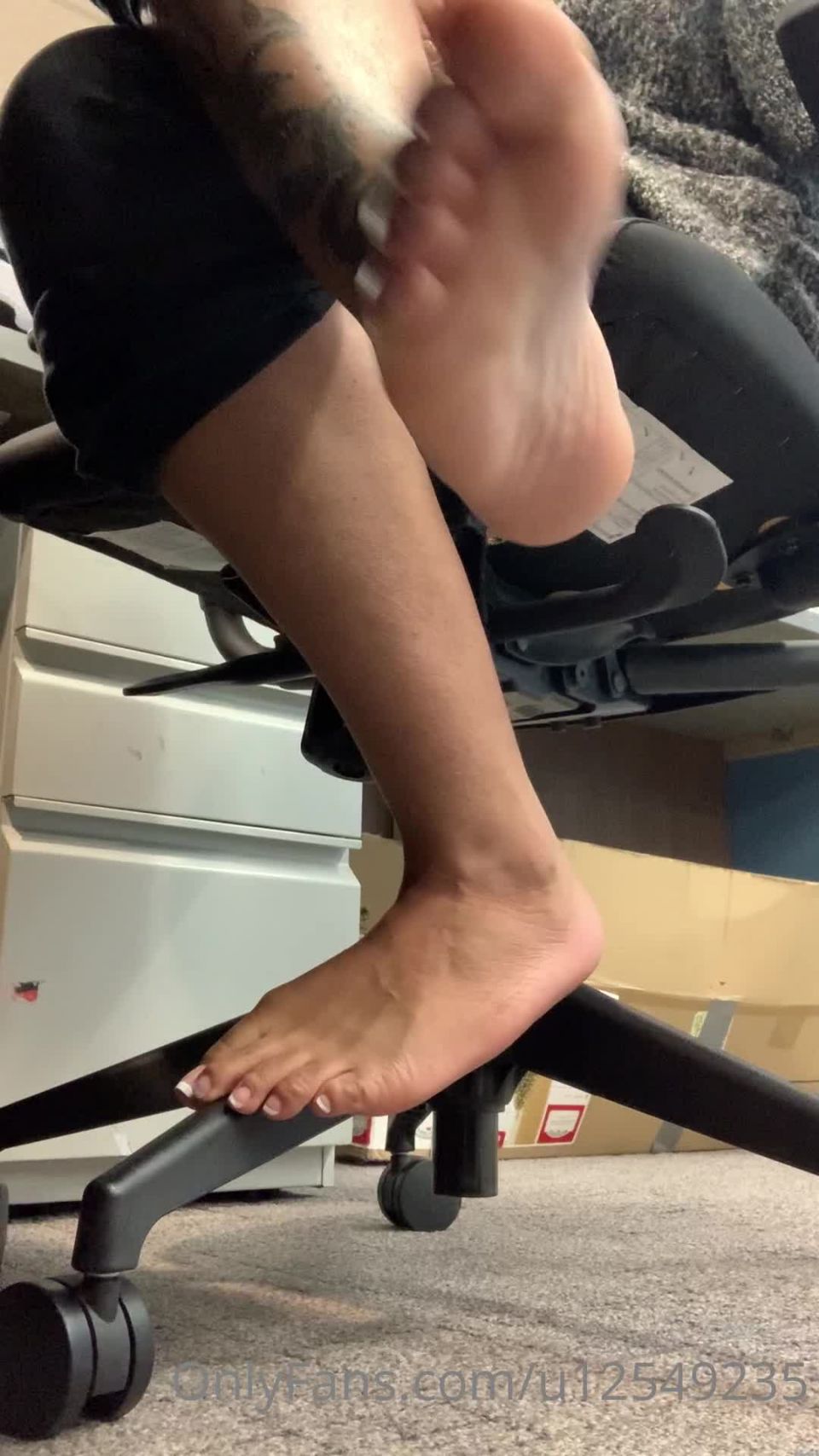 Sugared soles2 Sugaredsoles - sneaking foot videos at workmy coworker walked in on me 02-05-2020